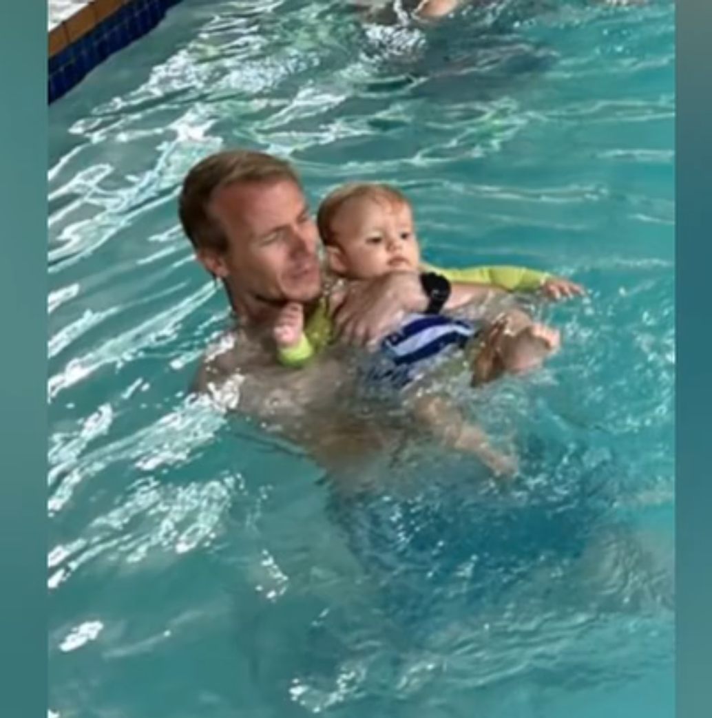 father and son enjoying babies and tots swimming lesson at splashmates swim school